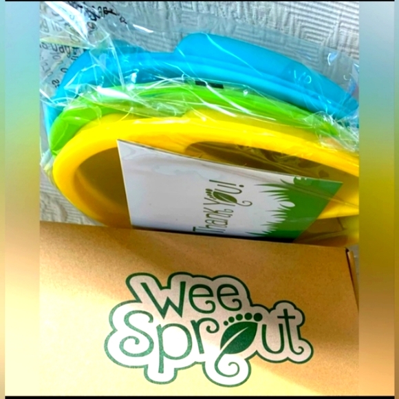 WeeSprout Silicone Divided Plates for Babies & Toddlers 100% Food-Grade Set of 3 - Picture 4 of 16